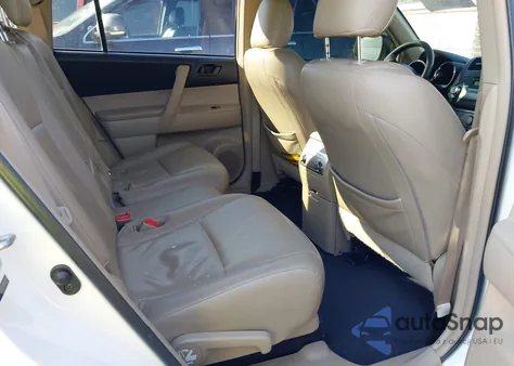 2011 Toyota Highlander Base V6 from USA, damaged, VIN 5TDZK3EH1BS033154